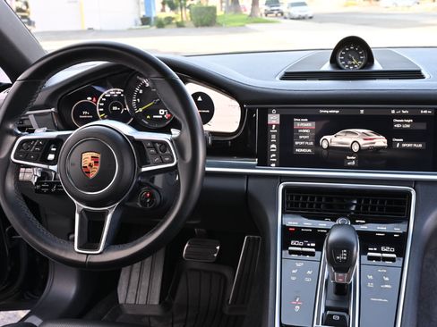 Used 2018 Porsche Panamera 4 AWD/4WD image 19