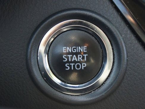 Used 2021 Toyota C-HR Limited FWD image 9