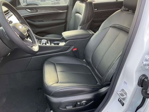 New 2025 Jeep Grand Cherokee L Limited w/ Black Appearance Package image 20