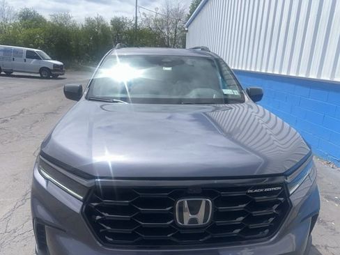 Used 2025 Honda Pilot Black Edition image 3