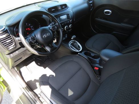 Used 2016 Kia Soul + FWD image 11