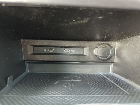 Used 2022 Volkswagen Tiguan SE FWD image 38
