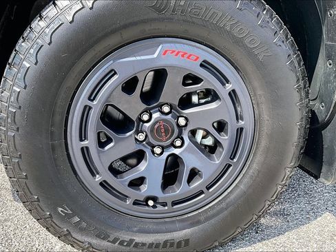 Used 2025 Nissan Frontier PRO-4X AWD/4WD image 9