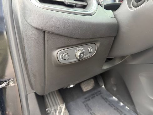 Used 2020 Chevrolet Equinox LT FWD image 21