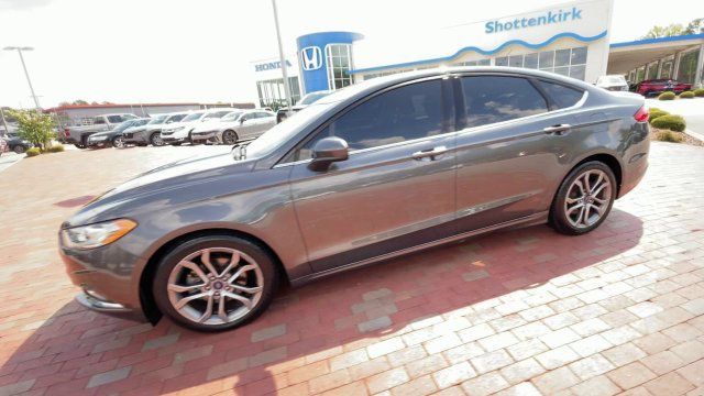 Used 2017 Ford Fusion SE w/ Equipment Group 201A FWD image 6