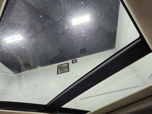 Used 2019 Jeep Grand Cherokee Limited w/ Luxury Group II image 2