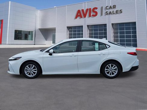 Used 2025 Toyota Camry LE FWD image 2