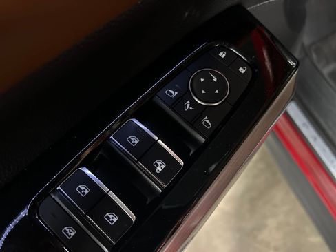 Used 2023 Nissan Pathfinder Platinum AWD/4WD image 18