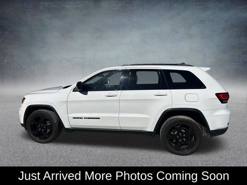 Used 2018 Jeep Grand Cherokee Laredo image 3