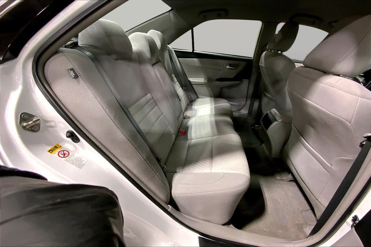 Used 2016 Toyota Camry LE FWD image 20