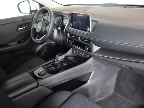 Used 2023 Nissan Rogue SV image 28