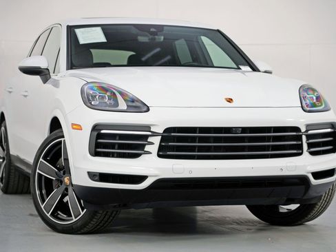 Used 2023 Porsche Cayenne Platinum Edition w/ Premium Package image 4