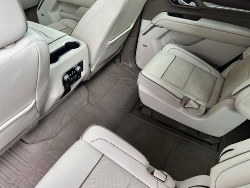 Used 2021 GMC Yukon Denali w/ Denali Premium Package image 12