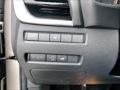 Used 2023 Nissan Rogue SL AWD/4WD image 15