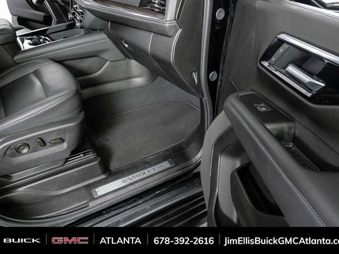 Used 2025 Chevrolet Tahoe LT image 24