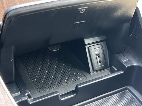 Used 2019 Mercedes-Benz C 300 Sedan image 17