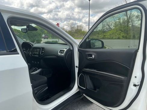 Used 2018 Jeep Compass Sport AWD/4WD image 17