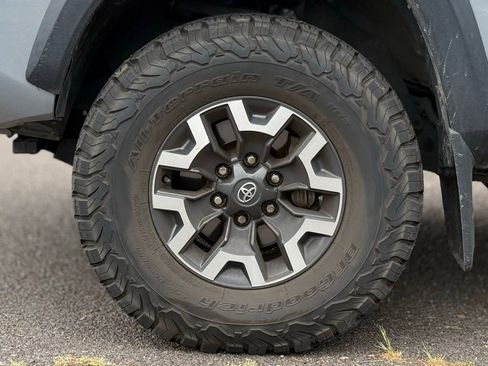 Used 2020 Toyota Tacoma TRD Off-Road AWD/4WD image 9