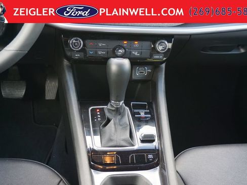 Used 2025 Jeep Compass Latitude AWD/4WD image 15