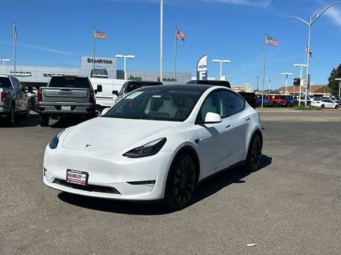 Used 2022 Tesla Model Y Performance AWD/4WD image 8