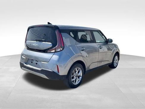Used 2024 Kia Soul LX w/ Option Group 015 FWD image 5