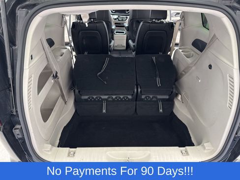 Used 2023 Chrysler Pacifica Touring-L image 44