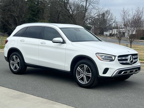 Used 2022 Mercedes-Benz GLC 300 image 2