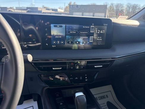 Used 2025 Nissan Kicks SR image 18