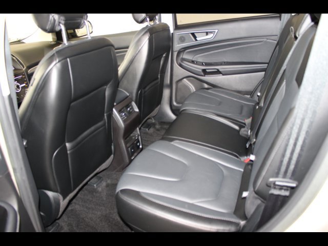 Used 2018 Ford Edge Titanium w/ Technology Package AWD/4WD image 11