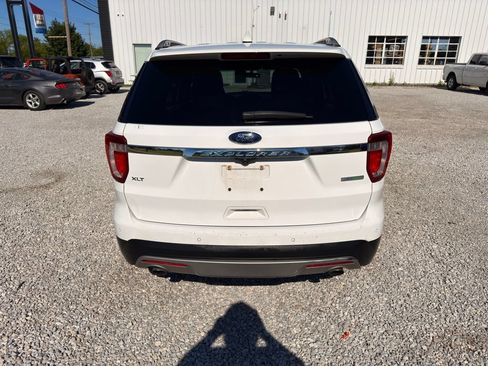 Used 2017 Ford Explorer XLT FWD image 9