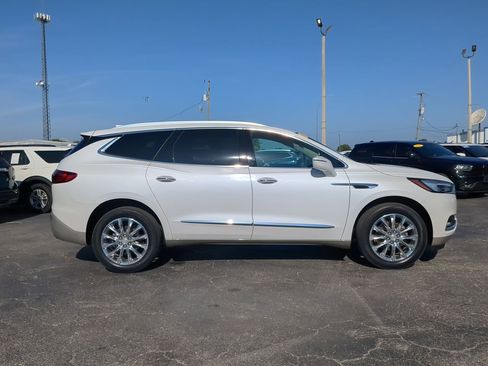 Used 2020 Buick Enclave Essence w/ Sound and Sites Package image 3