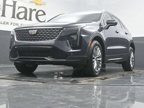 Used 2025 Cadillac XT4 Premium Luxury image 4