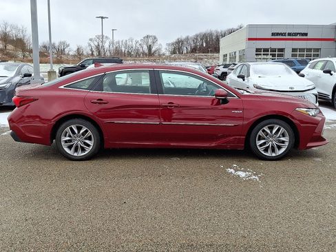 Used 2021 Toyota Avalon XLE image 7