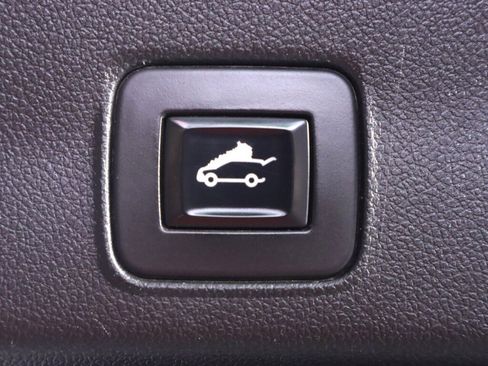 Used 2021 Chevrolet TrailBlazer RS w/ Sun and Liftgate Package AWD/4WD image 40