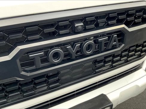 Used 2022 Toyota Tacoma TRD Sport image 27