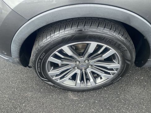 Used 2019 Ford Explorer Platinum image 9