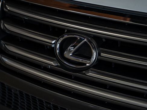 Used 2017 Lexus GX 460 Premium w/ Premium Package image 7