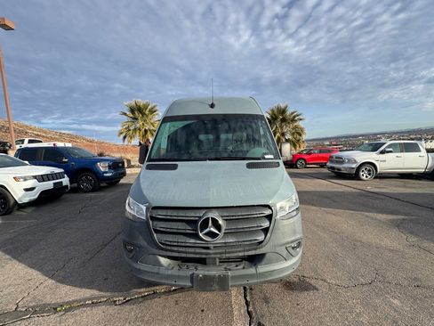 Used 2022 Mercedes-Benz Sprinter 144 Cargo image 8