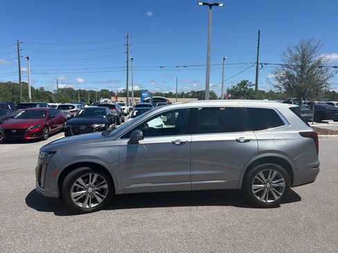 Used 2025 Cadillac XT6 Premium Luxury FWD image 4