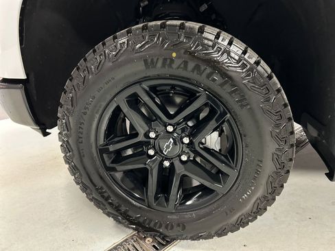 Used 2025 Chevrolet Silverado 1500 Custom Trail Boss image 9