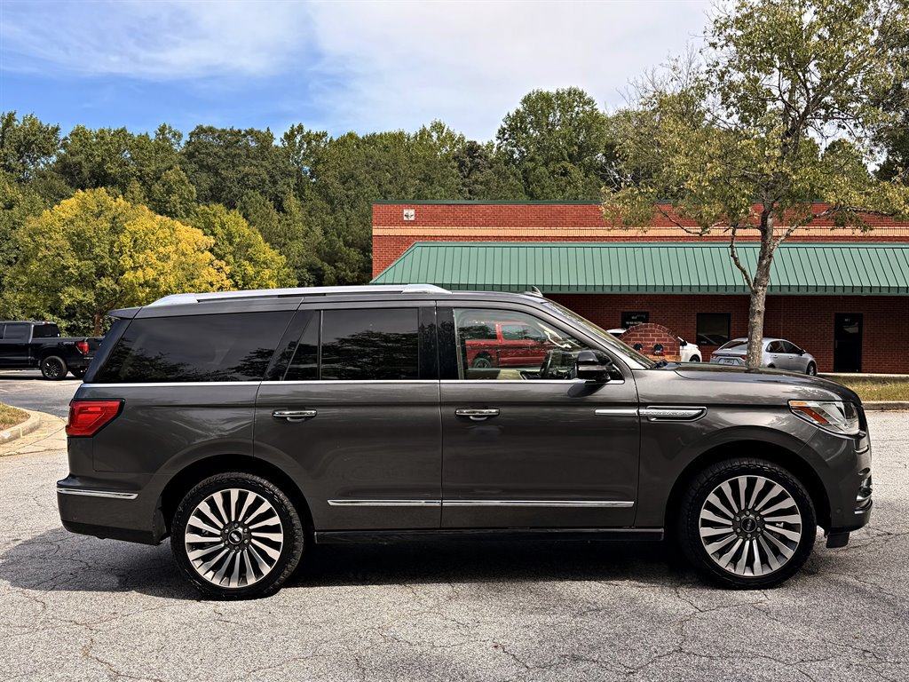 Used 2018 Lincoln Navigator Reserve w/ Technology Package AWD/4WD image 4
