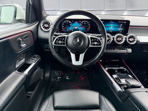 Used 2020 Mercedes-Benz GLB 250 4MATIC w/ Premium Package image 11