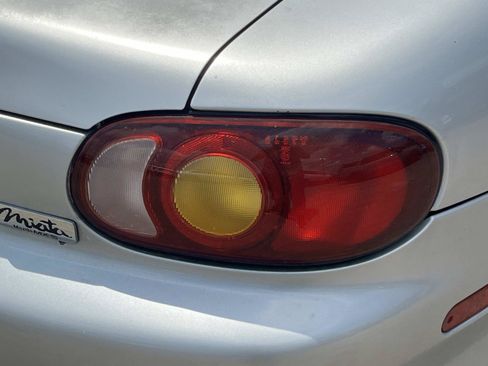 Used 1999 MAZDA MX-5 Miata RWD image 7