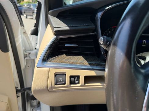 Used 2019 Cadillac XT5 FWD image 15