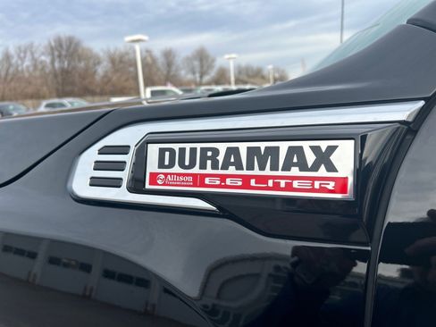 Used 2024 GMC Sierra 2500 SLT w/ SLT Premium Package image 7