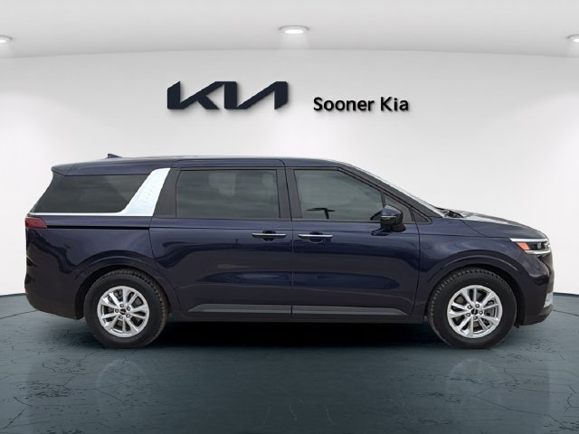 Used 2024 Kia Carnival LX FWD image 7