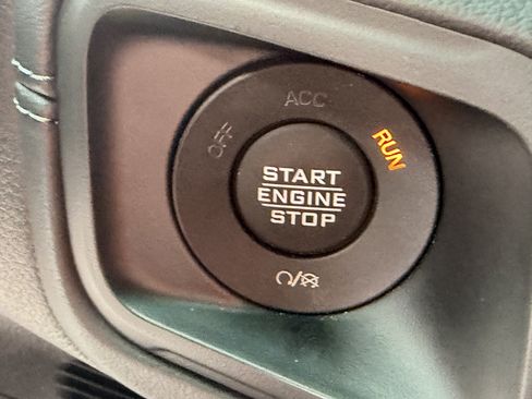 Used 2025 Jeep Wrangler Unlimited Sahara w/ Safety Group AWD/4WD image 28