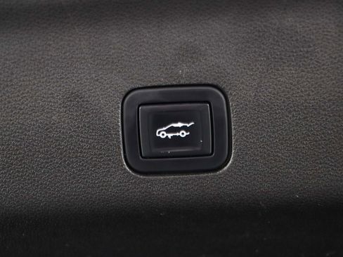 Used 2022 Chevrolet Tahoe Z71 w/ Z71 Off-Road Package image 35