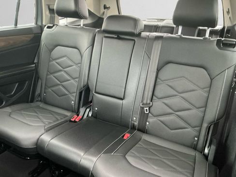 Used 2025 Volkswagen Atlas SE image 13