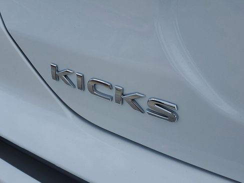 New 2024 Nissan Kicks S image 9